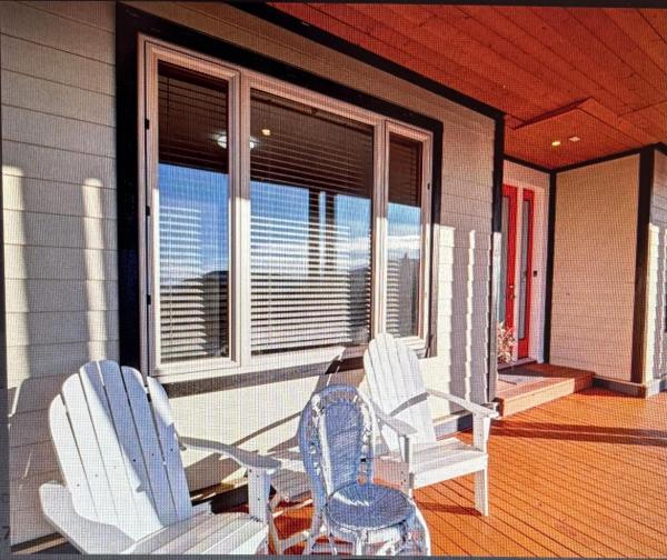 På billedet ses objektet Beaches Downtown Suite In Sechelt beliggende i byen Sechelt.