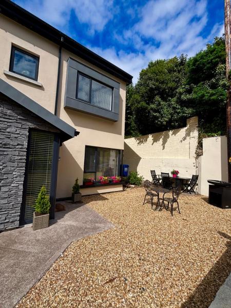 På bilden syns objektet Atlas Harbour Monkstown som ligger i staden Monkstown.