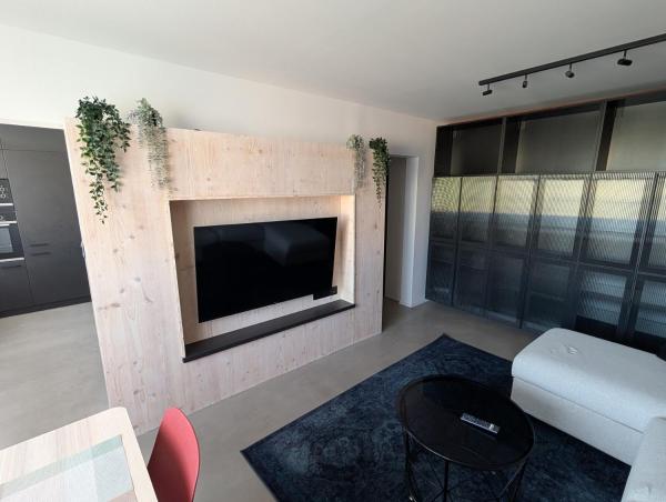 Chic & Modern Apartment with Mountain Views, Попрад