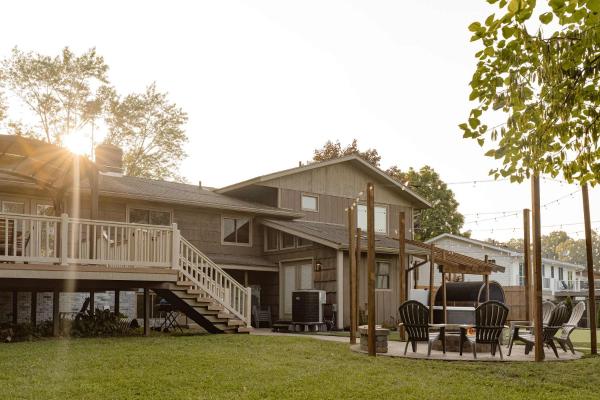 Kuva 3: Bluffview on the River with a hot tub sauna pool table and more