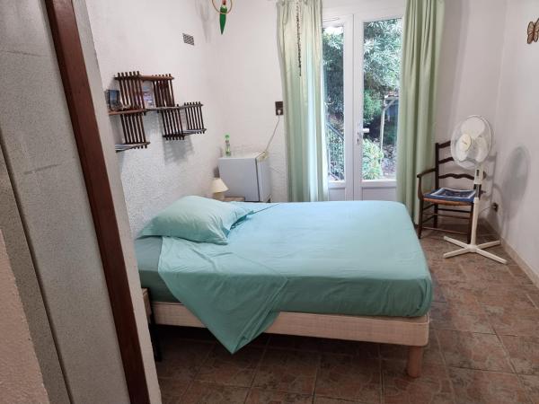 A la foto es mostra l'objecte Chambre avec salle de bain situat a la ciutat de Folelli.