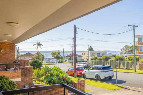 Foto 1: Capriosca 3, 2 Donald St - water views, linen and 5 minutes walk into town