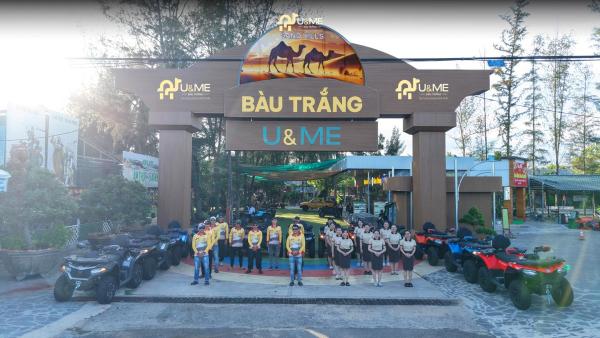 På bildet vises objektet Bau Trang U&ME Glamping Resort som ligger i byen Ấp Nhơn Long.