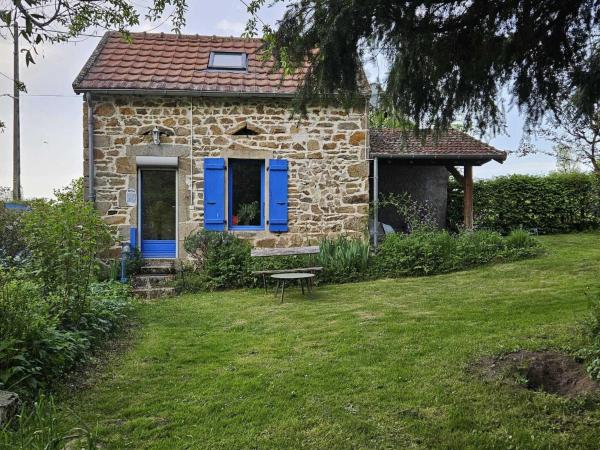 Na fotografii je vidět objekt Holiday Home in Pionsat nacházející se ve městě Virlet.
