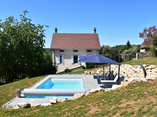 A la foto es mostra l'objecte Mansion in Martigny with Heated Pool & Vineyards situat a la ciutat de Palinges.