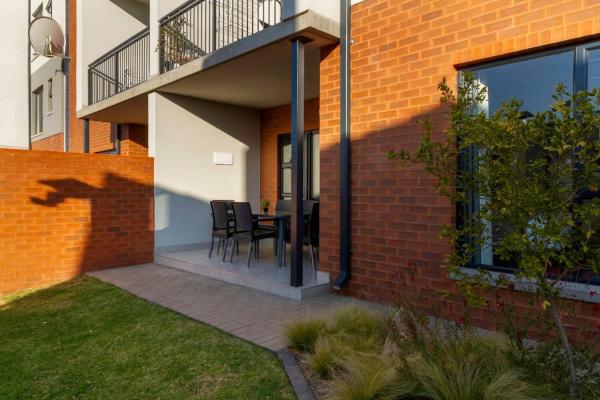 A la foto es mostra l'objecte #AlimamaSpaces Thando's Waterfalls Villa situat a la ciutat de Midrand.