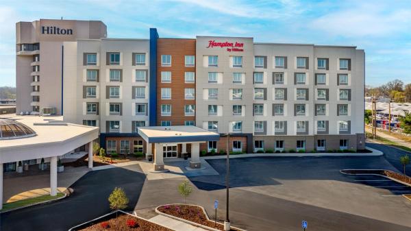 На фото показан объект Hampton Inn By Hilton St Louis Airport, расположенный в городе Berkeley.