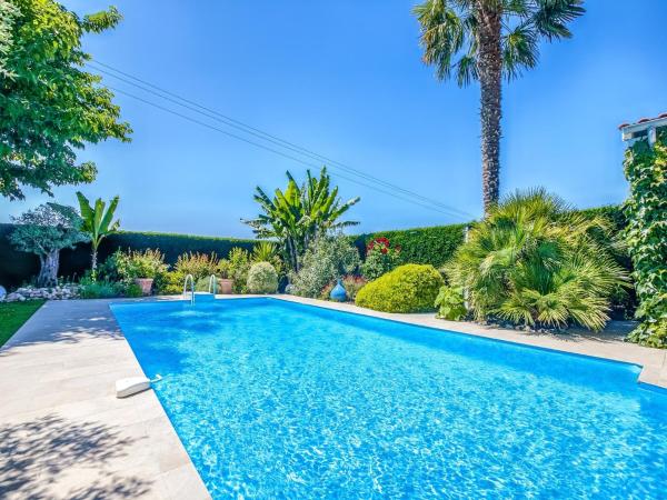 Holiday Home In Barry-d'islemade With Pool - Moissac