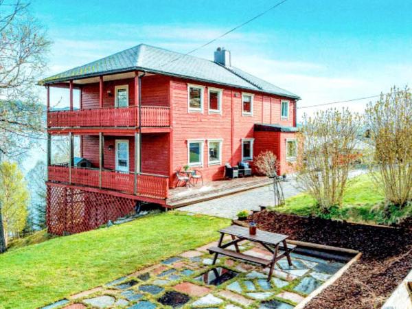Op de foto is het object 9 person holiday home in KORTGARDEN te zien, gelegen in de stad Skalle.