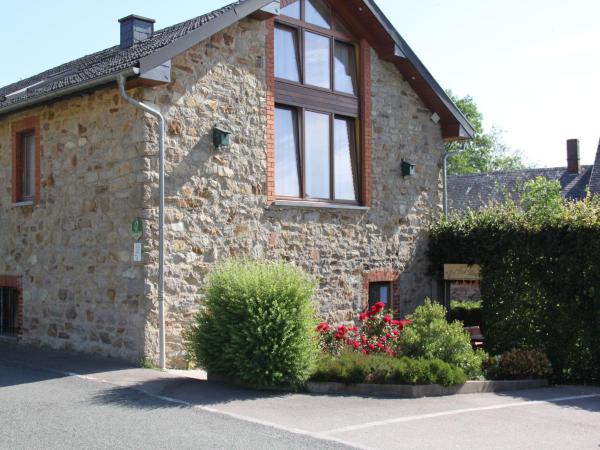 Na zdjęciu widoczny jest obiekt Spacious Stay with Terrace położony w mieście Thirimont.