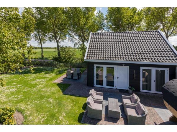 A la foto es mostra l'objecte Family house with an ideal location, private terrace, garden and sauna situat a la ciutat de Geldtienden.