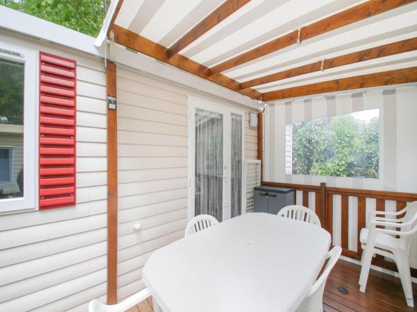 Swanky Mobile Home In Saint Jean De Monts Near Seabeach - Saint-Hilaire-de-Riez