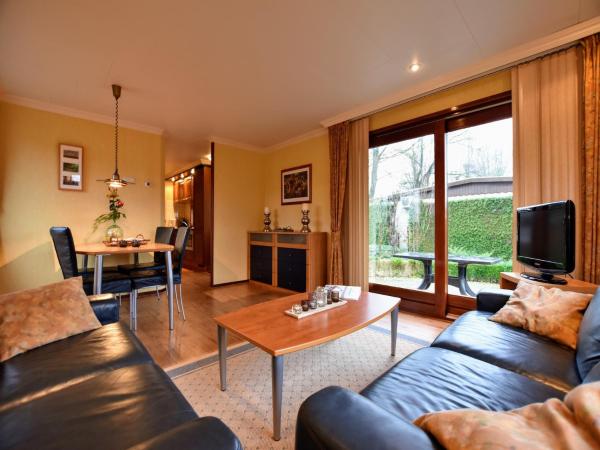 Fotografie 8: Chalet in Garderen with Fenced Garden