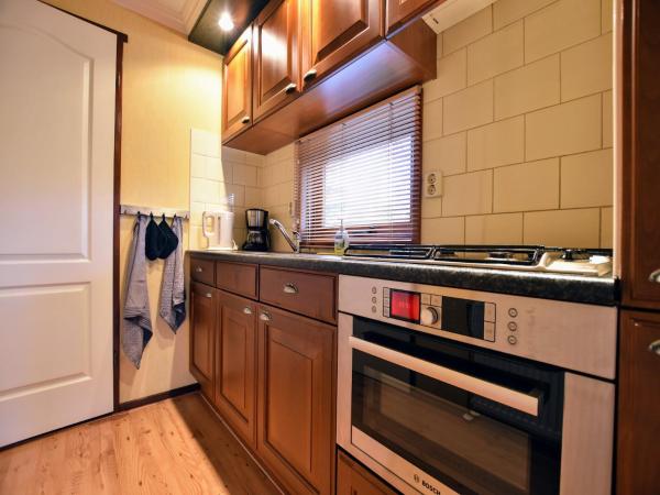 Fotografie 3: Chalet in Garderen with Fenced Garden