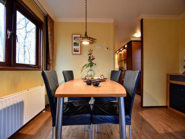 Fotografie 4: Chalet in Garderen with Fenced Garden