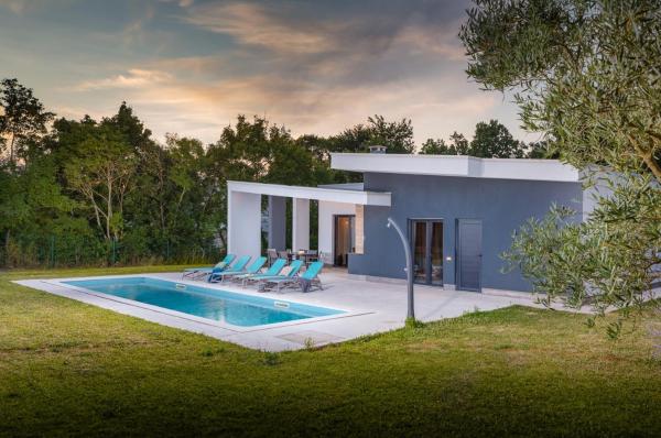 A la foto es mostra l'objecte Villa Mariva situat a la ciutat de Prkačini.