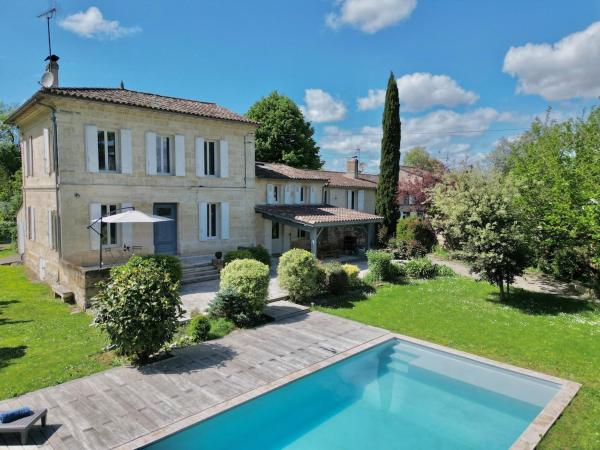 A la foto es mostra l'objecte Elégante villa en pierre près de Saint-Émilion situat a la ciutat de Cabara.