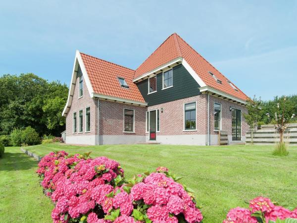 A la foto es mostra l'objecte Holiday Home near Dutch Coast & Sauna situat a la ciutat de Schagerbrug.