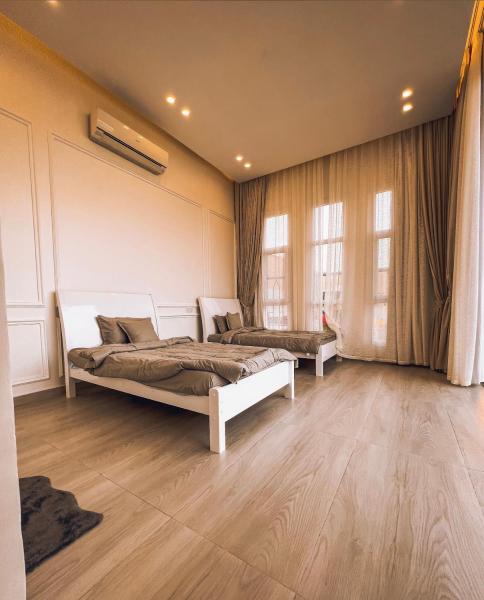 Na foto é possível ver o objeto AlNouf Chalet localizado na cidade de Ḩalbān.