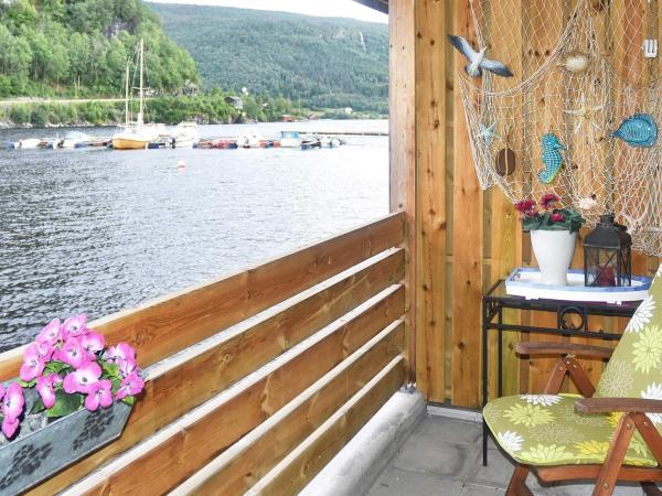 写真にはLeirvik市にあるSeaside Serenity in Leirvik-By Traumが写っています。