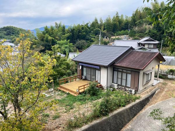 På billedet ses objektet かまがりロッジアカリト beliggende i byen Mitsuguchi.
