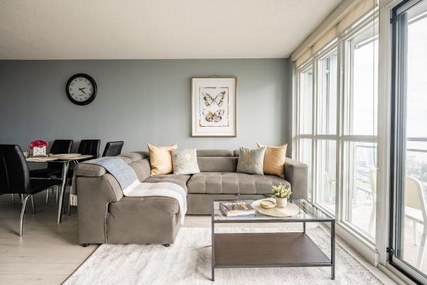På bilden syns objektet Panoramic Lake View 1 Bedroom plus Den Condo Iceboat Terrace Downtown Toronto som ligger i staden Toronto.