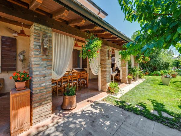 Na zdjęciu widoczny jest obiekt Villa in Castelbelforte near Lago di Garda położony w mieście Pampuro.