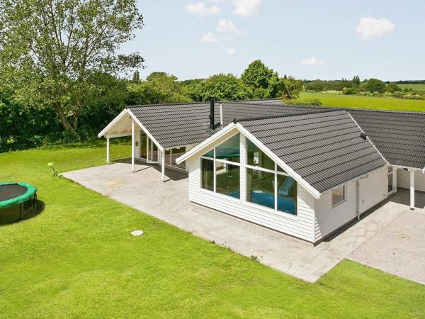 Auf dem Foto ist das Objekt Luxury Wellness Retreat - By Traum Ferienwohnungen in der Stadt Stege zu sehen.