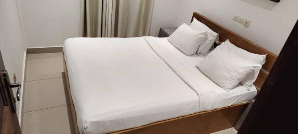 Na zdjęciu widoczny jest obiekt Résidence oasis położony w mieście Motsouémbé.