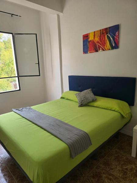 Na zdjęciu widoczny jest obiekt Habitaciones La Estación położony w mieście Algemesí.