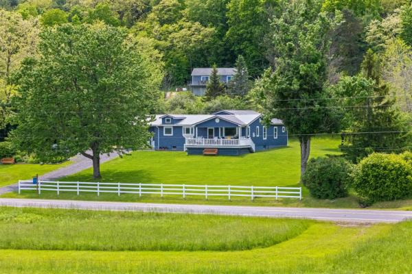 A la foto es mostra l'objecte Boutique Lakeview Escape 4BR Pool Fire Pit situat a la ciutat de Hammondsport.