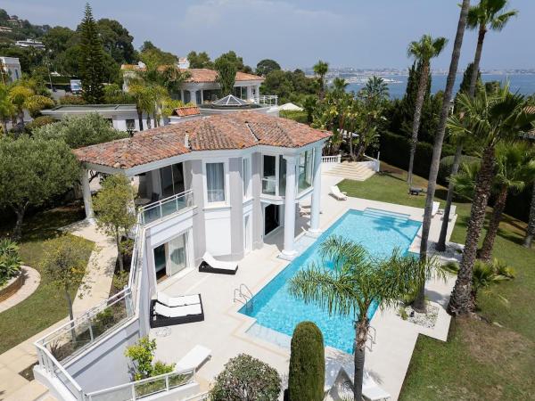A la foto es mostra l'objecte Villa Marina situat a la ciutat de Vallauris.