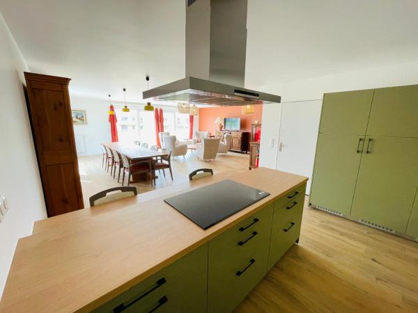The photo shows the Studio dans résidence avec salon et cuisine partagés - 402 located in the city of Épron.