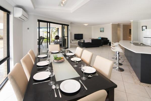 På bildet vises objektet Pebble Beach House- WIFI, Theatre room, Secure yard som ligger i byen Geographe.