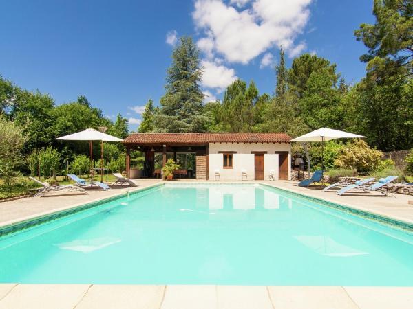 A la foto es mostra l'objecte Mansion in Bourgnac with garden situat a la ciutat de Bourgnac.