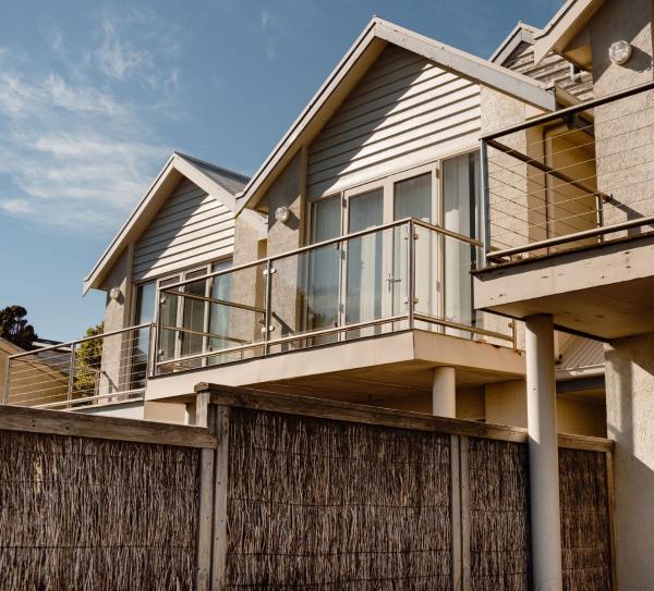 写真にはRosebrook市にあるSandy Nook Beachfront Bliss with uninterrupted Ocean Viewsが写っています。