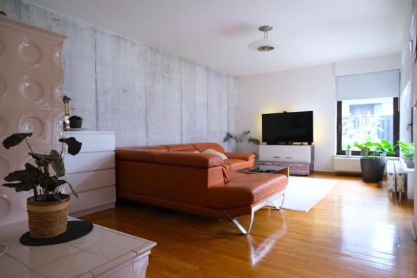 På billedet ses objektet Bright apartment Quiet neighborhood beliggende i byen Hrastenica.