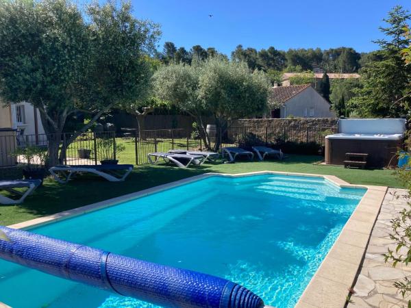 A la foto es mostra l'objecte Montbrun Vineyard Escape situat a la ciutat de Moux.