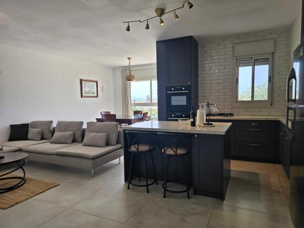 På bilden syns objektet OrYam - Boutique Sea View Apt. 2BD Up to 10 Guests som ligger i staden Kefar Masaryk.