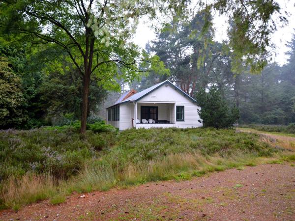 På billedet ses objektet Cosy Holiday Home in Maarheeze with Verandah beliggende i byen Sterksel.