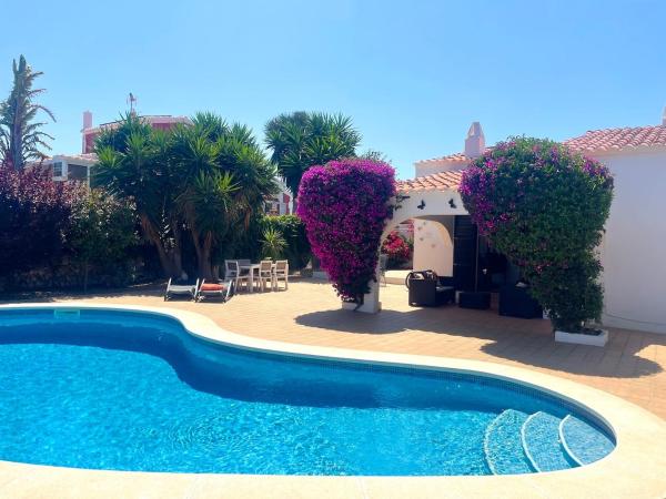 Na zdjęciu widoczny jest obiekt Villa with pool in Binibeca, Menorca położony w mieście Biniali.