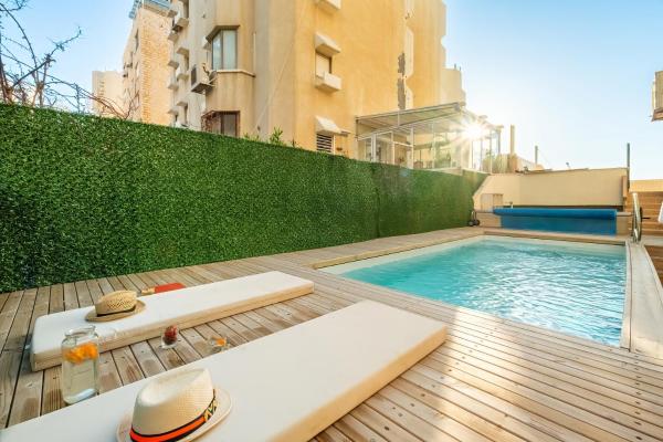 A la foto es mostra l'objecte Netanya Beachfront & Pool Retreat by Sea N' Rent situat a la ciutat de Netanya.