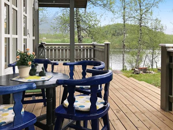 Na zdjęciu widoczny jest obiekt 6 person holiday home in Ballangen położony w mieście Langvåg.