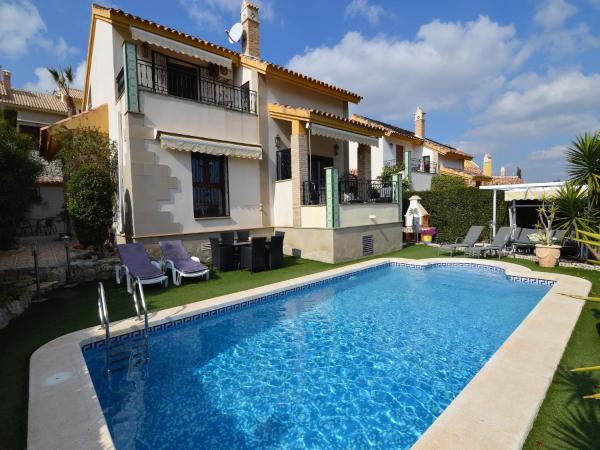 På billedet ses objektet Luxury Villa Near Costa Blanca beliggende i byen Algorfa.