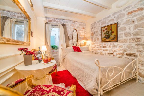 Op de foto is het object Villa Segalla te zien, gelegen in de stad Rovinj.