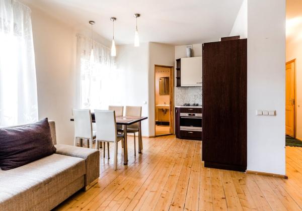 A la foto es mostra l'objecte Two room artistic studio in the center of Riga with self check-in and free parking situat a la ciutat de Riga.