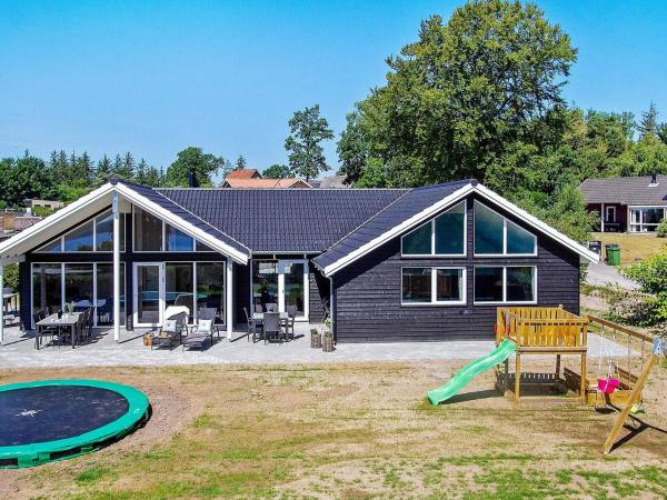 Na zdjęciu widoczny jest obiekt Luxury Retreat by Hvidbjerg Beach - By Traum Ferienwohnungen położony w mieście Børkop.