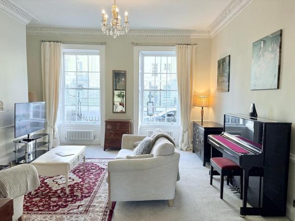 På bildet vises objektet Large Quiet City Centre Holiday Home in Great Pulteney St, Bath som ligger i byen Bath.