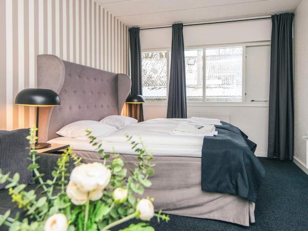 Auf dem Foto ist das Objekt 4 person holiday park home in Give in der Stadt Give zu sehen.