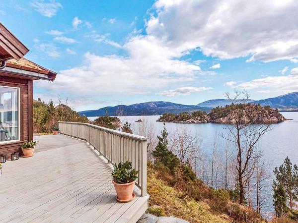 Nella foto è visibile l'oggetto Serene Waterfront Retreat-By Traum situato nella città di Førde.
